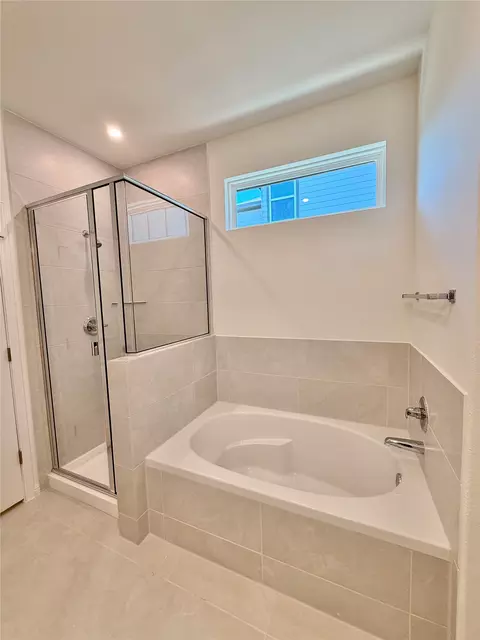 Bath - 6191 Marsh Ln, Buda, TX 78610 photo 1 of 3
