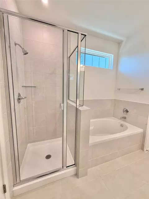 Bath - 6191 Marsh Ln, Buda, TX 78610 photo 2 of 3