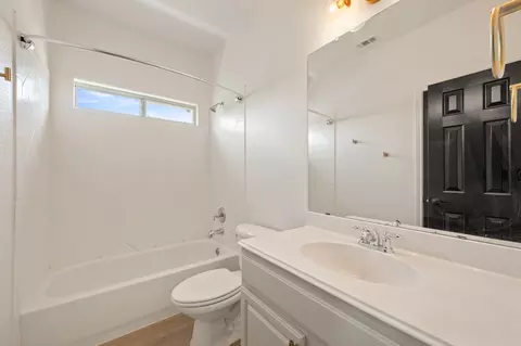 Bath - 5408 Downs Dr, Austin, TX 78721 photo 3 of 5