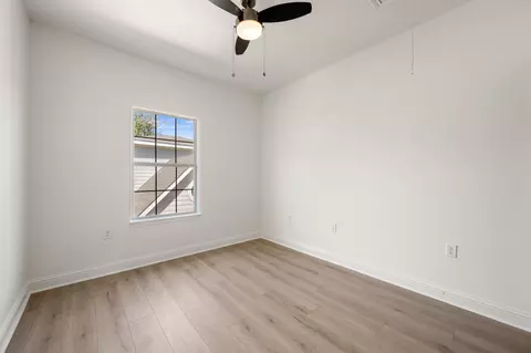 Bedroom - 5408 Downs Dr, Austin, TX 78721 photo 4 of 7