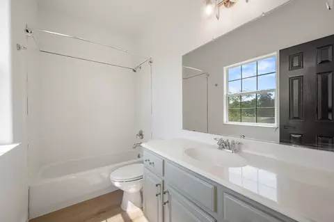 Bath - 5408 Downs Dr, Austin, TX 78721 photo 2 of 5