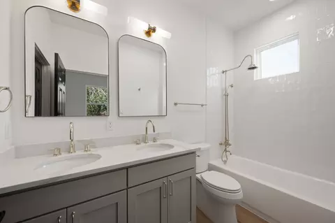 Bath - 5408 Downs Dr, Austin, TX 78721 photo 5 of 5