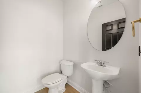 Bath - 5408 Downs Dr, Austin, TX 78721 photo 1 of 5