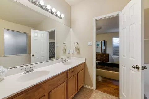 Bath - 920 Flanagan Dr, Leander, TX 78641 photo 1 of 3