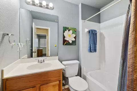 Bath - 920 Flanagan Dr, Leander, TX 78641 photo 3 of 3