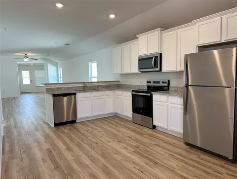 Kitchen - 120 Morrison Dr, Jarrell, TX 76537 photo 1 of 1