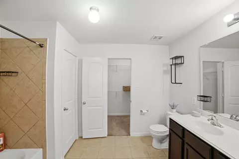 Bath - 107 Millers Loop, Jarrell, TX 76537 photo 2 of 3