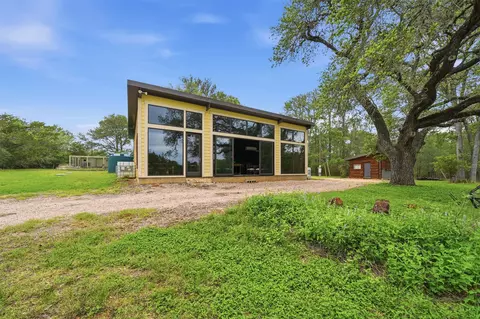 169 Ann Powell Rd, Smithville, TX 78957