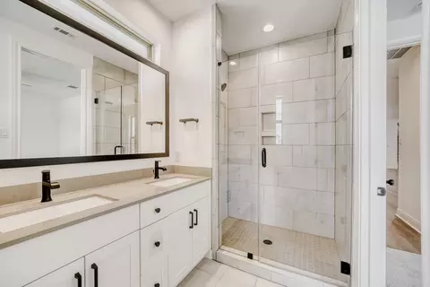 Bath - 122 International St, Buda, TX 78610 photo 1 of 3