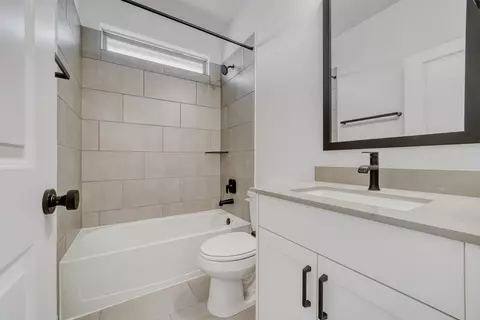 Bath - 122 International St, Buda, TX 78610 photo 2 of 3
