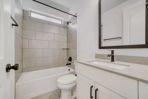 Bath - 122 International St, Buda, TX 78610 photo 3 of 3