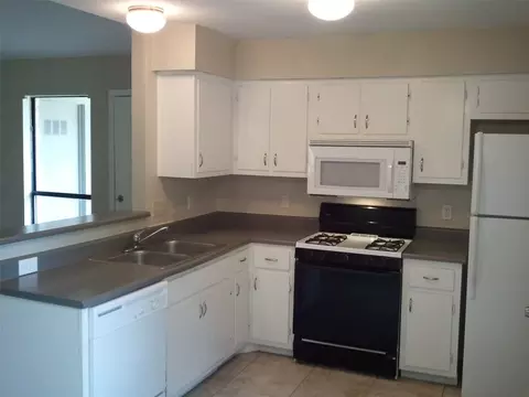 Kitchen - 5212 Downs Dr, Austin, TX 78721 photo 2 of 5