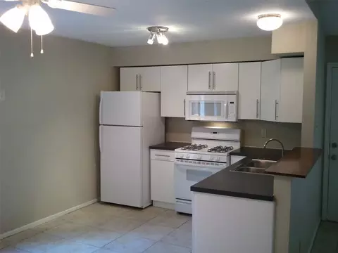 Kitchen - 5212 Downs Dr, Austin, TX 78721 photo 5 of 5