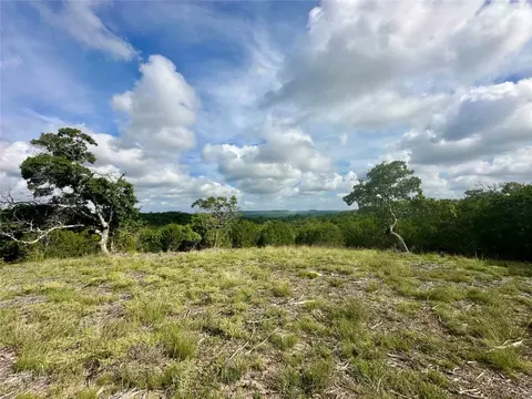 1200 Lipan Apache Run, Blanco, TX 78606