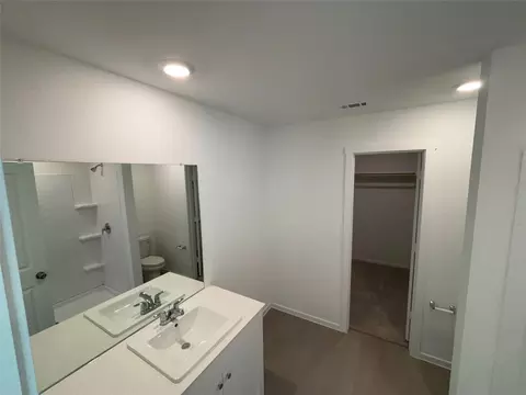 Bath - 644 Whoopers Loop, Kyle, TX 78640 photo 3 of 3