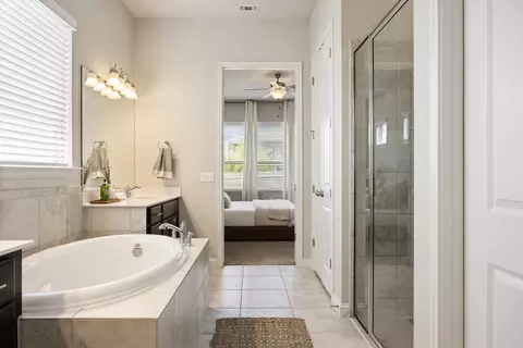 Bath - 16617 Sumptuous Dr, Manor, TX 78653 photo 2 of 4