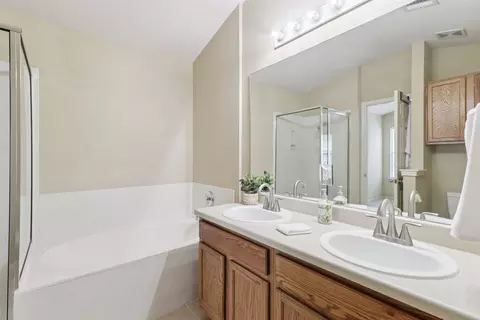 Bath - 700 Scheel Rd, Kyle, TX 78640 photo 1 of 3