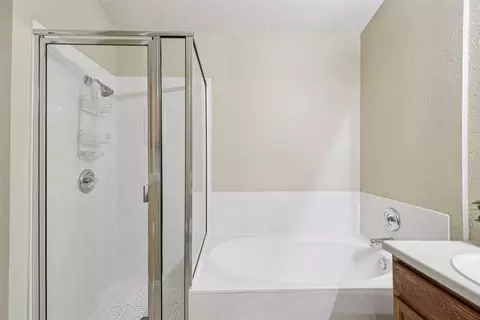 Bath - 700 Scheel Rd, Kyle, TX 78640 photo 2 of 3