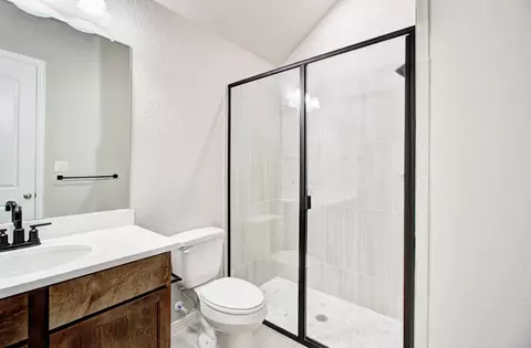 Bath - 611 Durian Loop, Buda, TX 78610 photo 4 of 5