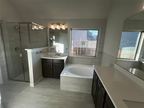 Bath - 611 Durian Loop, Buda, TX 78610 photo 2 of 5
