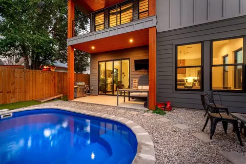 Exterior - 910 Tillery St, Austin, TX 78702 photo 6 of 12
