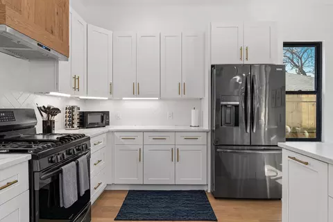 Kitchen - 910 Tillery St, Austin, TX 78702 photo 3 of 8