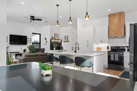 Kitchen - 910 Tillery St, Austin, TX 78702 photo 4 of 8