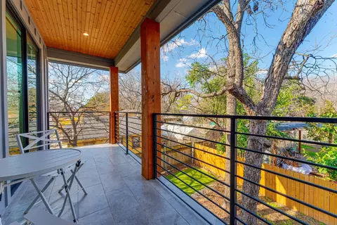 Exterior - 910 Tillery St, Austin, TX 78702 photo 10 of 12