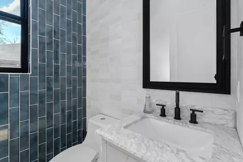 Bath - 910 Tillery St, Austin, TX 78702 photo 1 of 6
