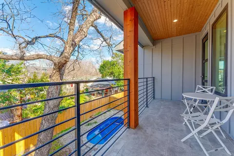 Exterior - 910 Tillery St, Austin, TX 78702 photo 9 of 12