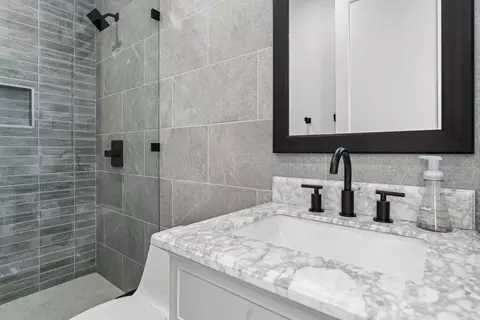 Bath - 910 Tillery St, Austin, TX 78702 photo 4 of 6