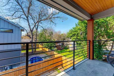 Exterior - 910 Tillery St, Austin, TX 78702 photo 3 of 12