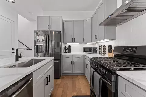 Kitchen - 910 Tillery St, Austin, TX 78702 photo 6 of 8