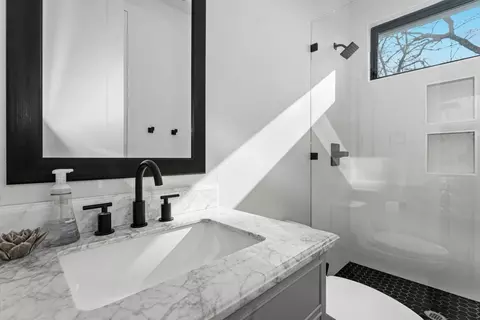 Bath - 910 Tillery St, Austin, TX 78702 photo 6 of 6