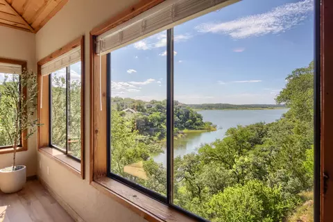 509 Coventry Rd, Spicewood, TX 78669