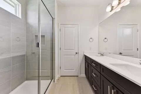 Bath - 6151 Marsh Ln, Buda, TX 78610 photo 1 of 2