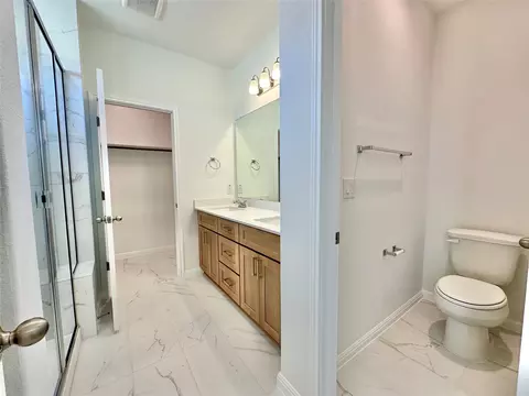 Bath - 6151 Marsh Ln, Buda, TX 78610 photo 1 of 4
