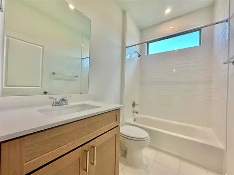 Bath - 6151 Marsh Ln, Buda, TX 78610 photo 4 of 4