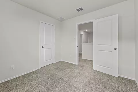 Bedroom - 2121 Windflower Ln, Luling, TX 78648 photo 4 of 11