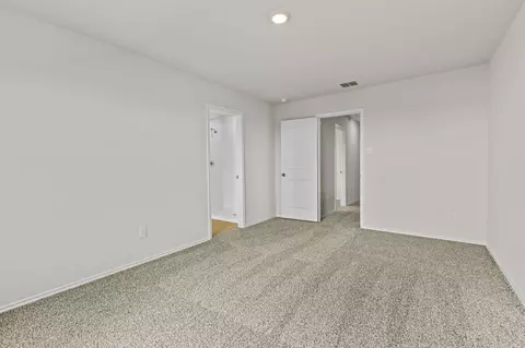 Bedroom - 2121 Windflower Ln, Luling, TX 78648 photo 6 of 11