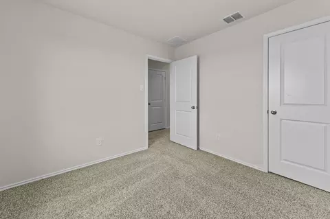 Bedroom - 2121 Windflower Ln, Luling, TX 78648 photo 8 of 11