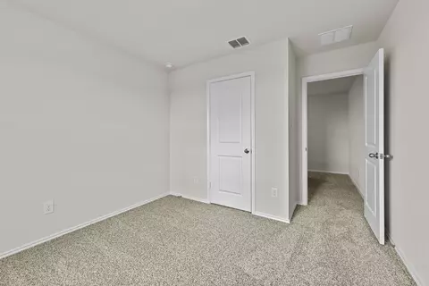 Bedroom - 2121 Windflower Ln, Luling, TX 78648 photo 9 of 11