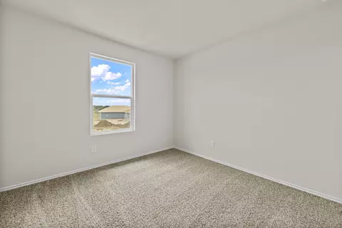 Bedroom - 2121 Windflower Ln, Luling, TX 78648 photo 10 of 11