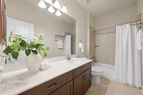 Bath - 2706 Currant Cv, Austin, TX 78748 photo 1 of 4
