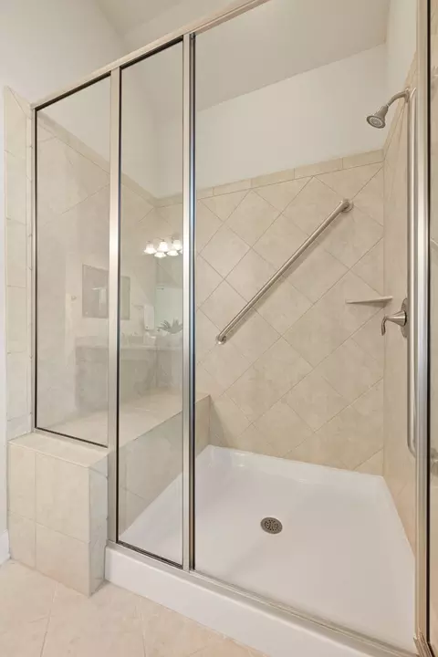 Bath - 2706 Currant Cv, Austin, TX 78748 photo 3 of 4