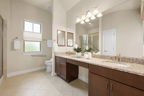 Bath - 2706 Currant Cv, Austin, TX 78748 photo 4 of 4