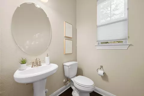 Bath - 2706 Currant Cv, Austin, TX 78748 photo 2 of 4