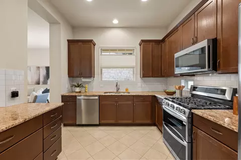 Kitchen - 2706 Currant Cv, Austin, TX 78748 photo 3 of 4