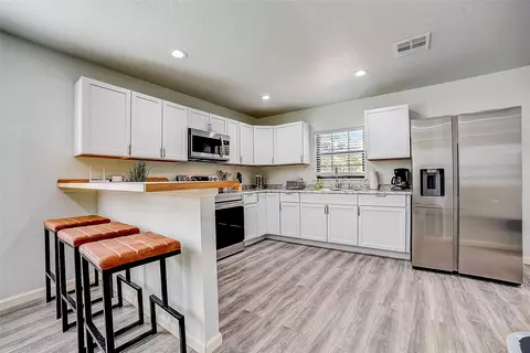 Kitchen - 1374 Forest View Dr, Blanco, TX 78606 photo 3 of 3
