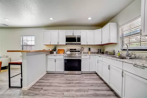 Kitchen - 1374 Forest View Dr, Blanco, TX 78606 photo 2 of 3